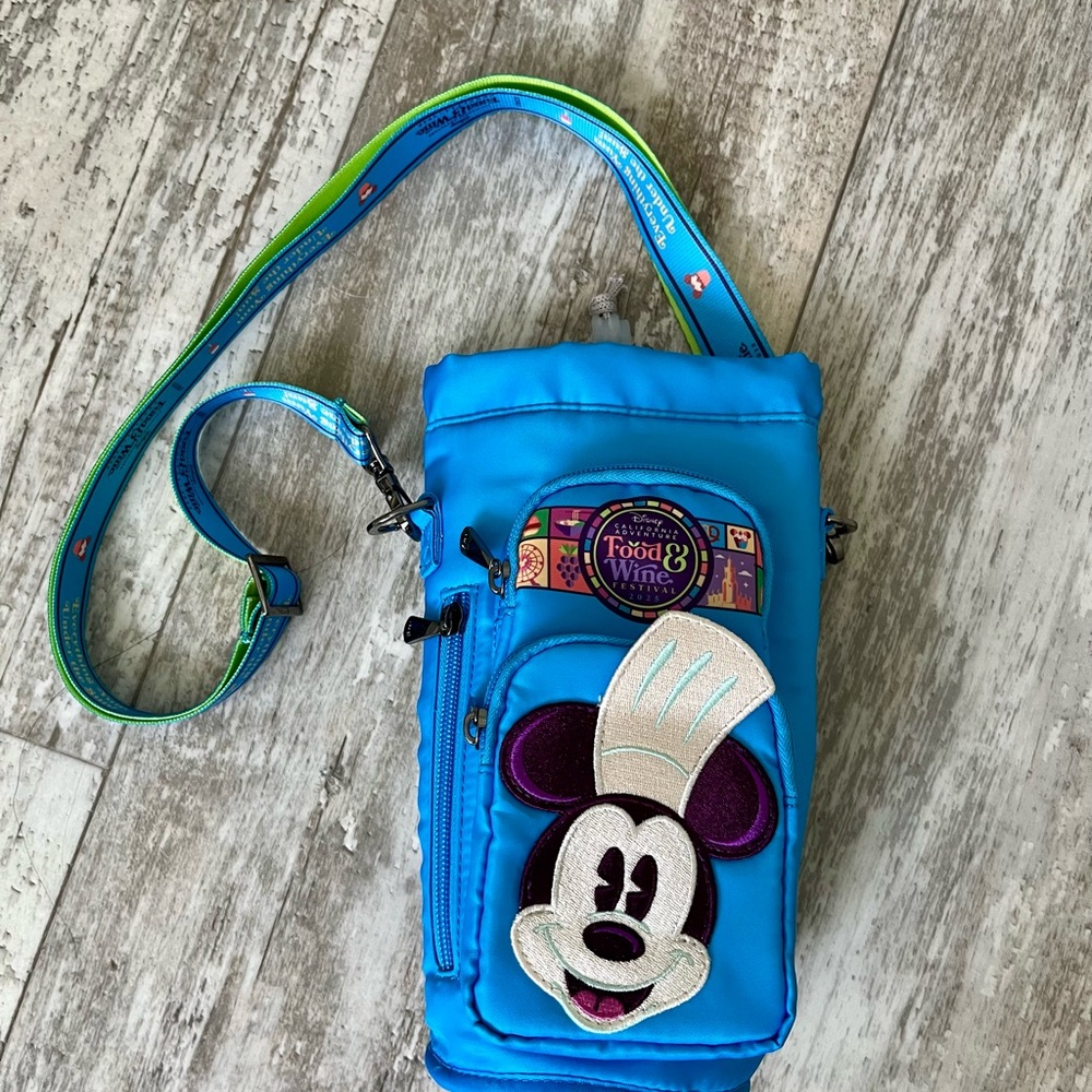 Disney Parks Lug Crossbody Bag Bottle Holder DCA with Mickey Chef Patch NWOT